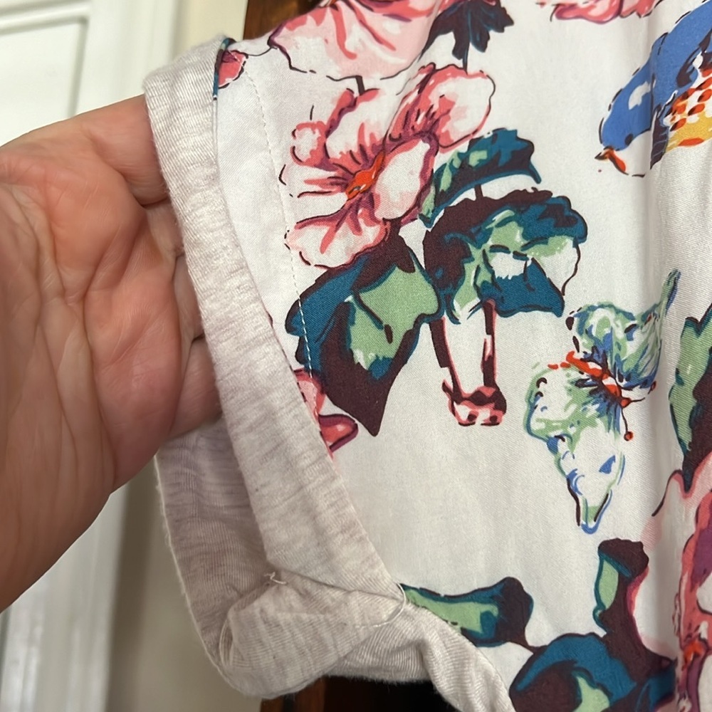 MATILDA JANE Friends Forever Elyse Tee, Floral Blend w/Birds, Size Medium, GUC. - Picture 5 of 9